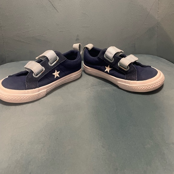 Toddler Converse low top toddler sneakers / size 10 US toddler - Picture 4 of 13